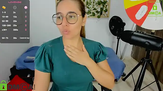 Snapshot of isa_loves_cum chatting on October 23, 2025, 10:52 pm isa loves cum online show from October 23, 2025, 10:52 pm