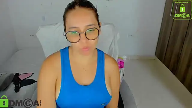 Snapshot of isa_loves_cum chatting on February 25, 2026, 2:12 am isa loves cum online show from February 25, 2026, 2:12 am