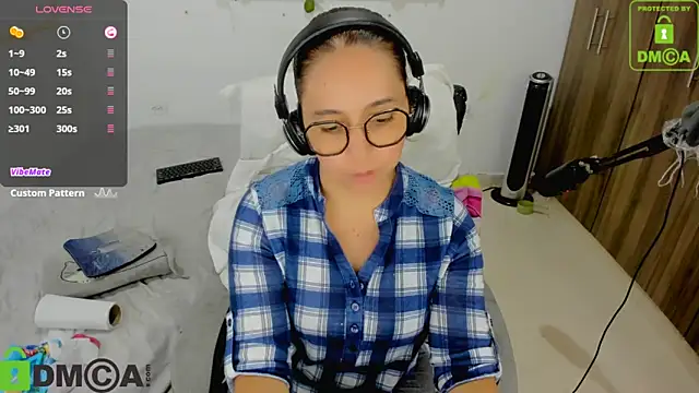 Snapshot of isa_loves_cum chatting on February 8, 2026, 1:47 am isa loves cum online show from February 8, 2026, 1:47 am