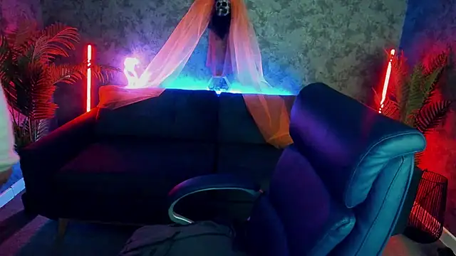 Snapshot of RosieMoons chatting on October 29, 2025, 8:41 pm RosieMoons online show from October 29, 2025, 8:41 pm