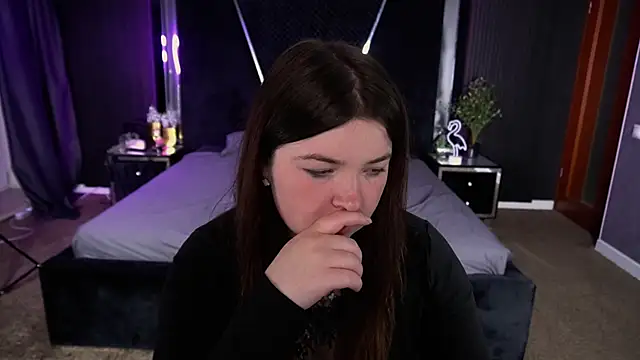 Snapshot of RosieMoons chatting on September 17, 2025, 7:27 pm RosieMoons online show from September 17, 2025, 7:27 pm