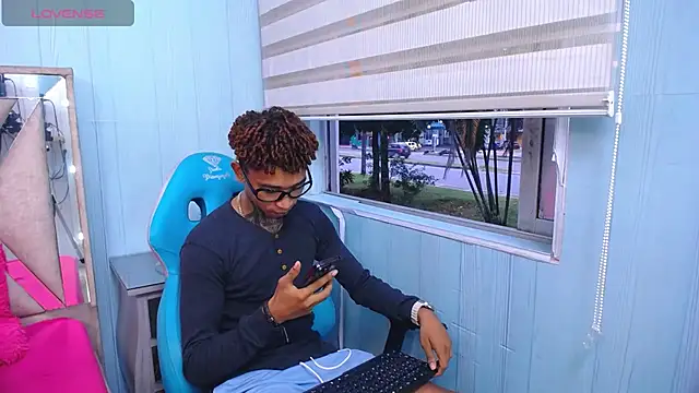 sexy blacks  online show from February 28, 2025, 11:25 am