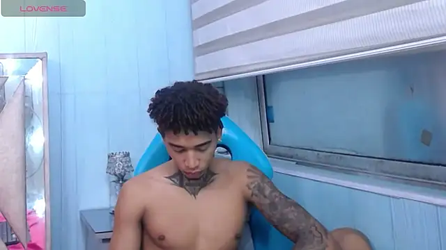 Snapshot of sexy_blacks_ chatting on September 17, 2025, 11:34 am sexy blacks  online show from September 17, 2025, 11:34 am