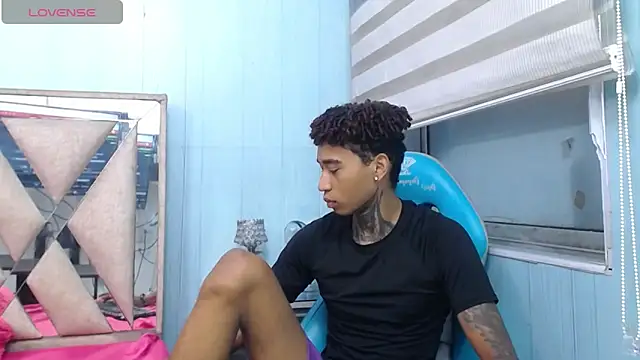 Snapshot of sexy_blacks_ chatting on September 24, 2025, 11:39 am sexy blacks  online show from September 24, 2025, 11:39 am