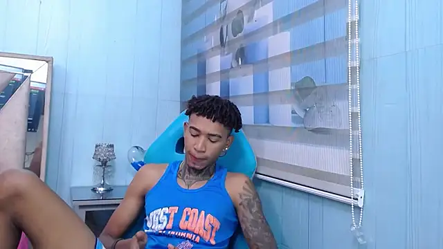 Snapshot of sexy_blacks_ chatting on October 10, 2025, 11:22 am sexy blacks  online show from October 10, 2025, 11:22 am