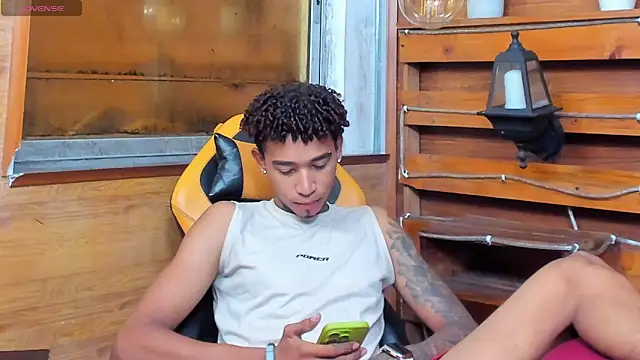 Snapshot of sexy_blacks_ chatting on September 22, 2025, 11:27 am sexy blacks  online show from September 22, 2025, 11:27 am