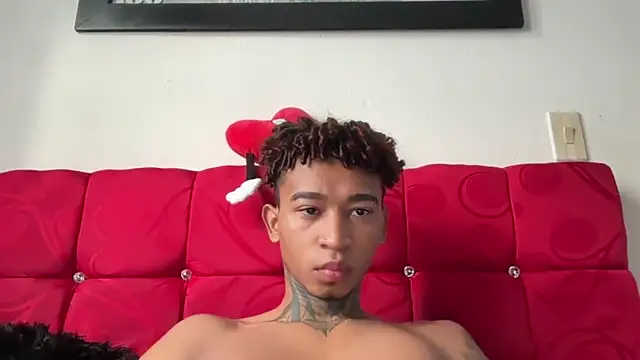 Snapshot of sexy_blacks_ chatting on October 17, 2025, 12:29 pm sexy blacks  online show from October 17, 2025, 12:29 pm