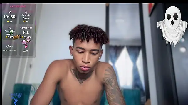 Snapshot of sexy_blacks_ chatting on October 23, 2025, 12:15 pm sexy blacks  online show from October 23, 2025, 12:15 pm