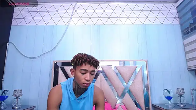 sexy blacks  online show from February 25, 2025, 11:21 am
