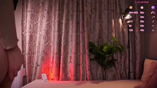 askaudrey  online show from October 16, 2025, 4:59 pm