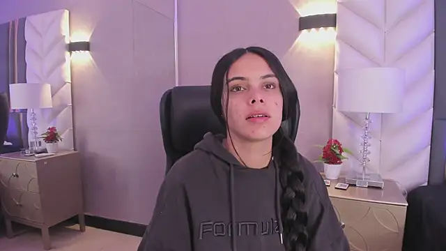 ChloeHarper  online show from February 5, 2026, 11:39 am