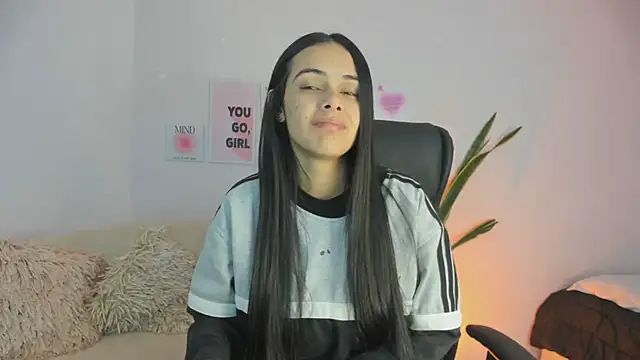 ChloeHarper  online show from January 28, 2025, 12:22 pm