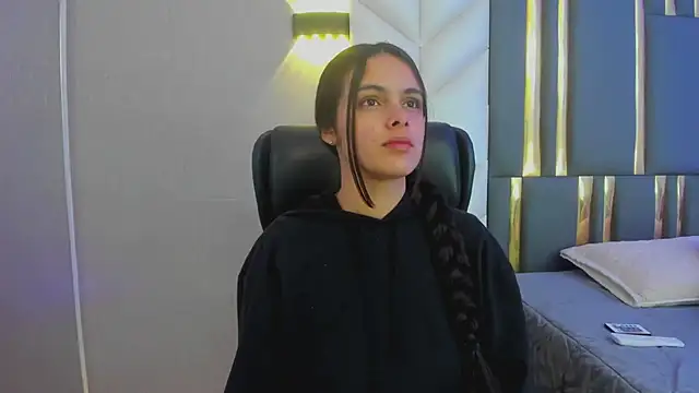 Snapshot of ChloeHarper_ chatting on July 15, 2026, 11:39 am ChloeHarper online show from July 15, 2026, 11:39 am