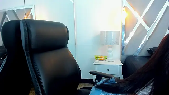 ChloeHarper  online show from October 6, 2025, 1:12 pm