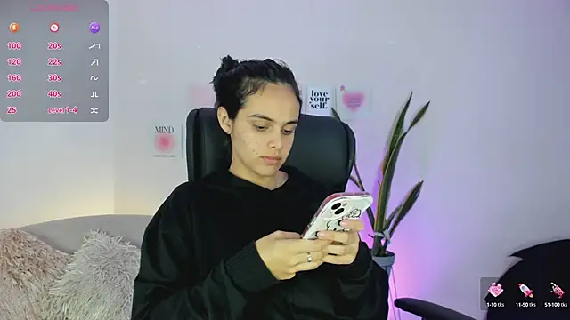 ChloeHarper  online show from February 20, 2025, 12:36 pm