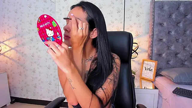 ChloeHarper  online show from November 1, 2025, 12:43 pm