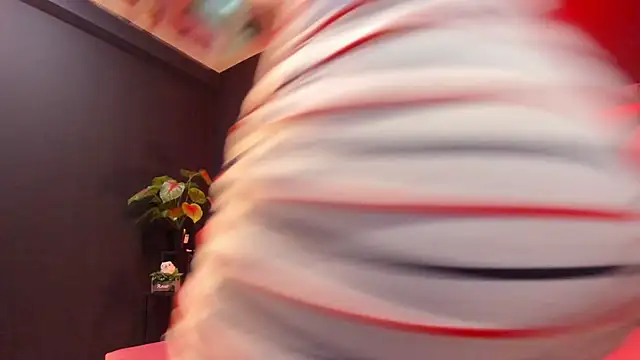 Snapshot of mia_milff chatting on October 21, 2025, 7:02 pm mia milff online show from October 21, 2025, 7:02 pm