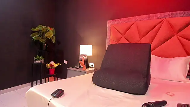 Snapshot of mia_milff chatting on October 4, 2025, 7:04 pm mia milff online show from October 4, 2025, 7:04 pm