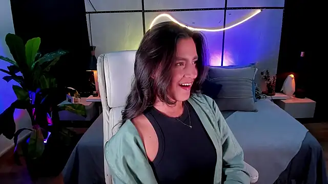 Snapshot of Gia_Mazzon chatting on October 17, 2025, 3:58 pm Gia Mazzon online show from October 17, 2025, 3:58 pm