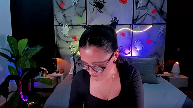 Snapshot of Gia_Mazzon chatting on October 30, 2025, 9:01 pm Gia Mazzon online show from October 30, 2025, 9:01 pm