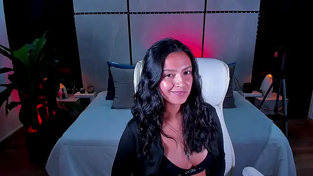 Gia Mazzon online show from January 27, 2025, 2:35 pm