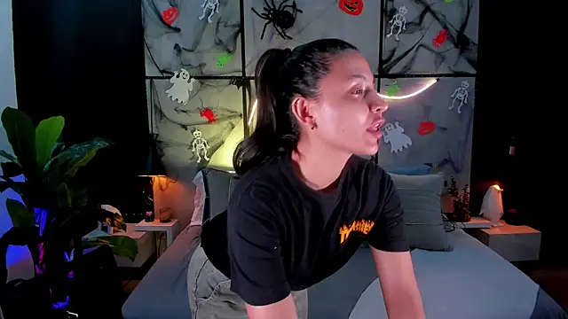 Snapshot of Gia_Mazzon chatting on October 23, 2025, 3:54 pm Gia Mazzon online show from October 23, 2025, 3:54 pm