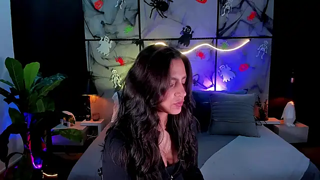 Snapshot of Gia_Mazzon chatting on October 27, 2025, 5:03 pm Gia Mazzon online show from October 27, 2025, 5:03 pm