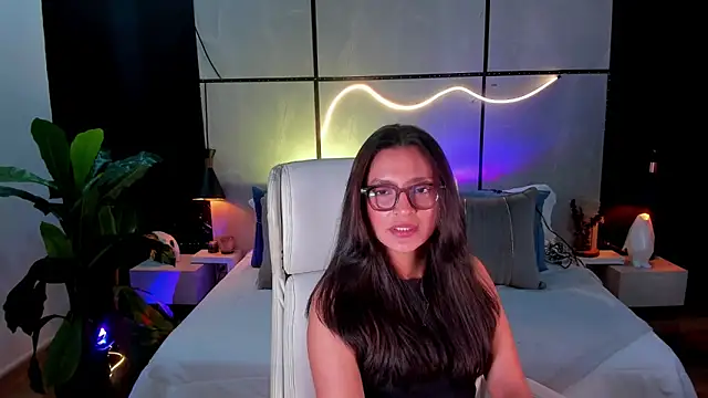 Gia Mazzon online show from November 7, 2025, 4:11 pm