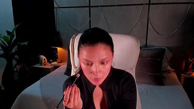 Gia Mazzon online show from April 8, 2026, 3:02 pm