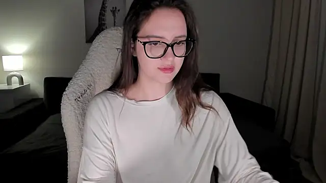 Snapshot of Sonia_moon_ chatting on March 5, 2025, 4:24 am Sonia moon online show from March 5, 2025, 4:24 am