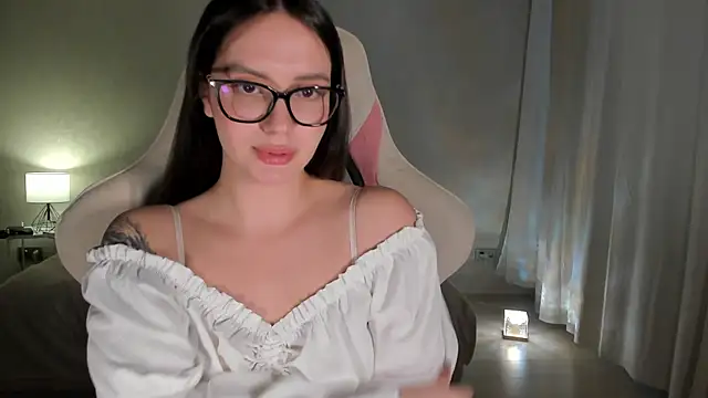 Snapshot of Sonia_moon_ chatting on January 25, 2025, 4:23 am Sonia moon online show from January 25, 2025, 4:23 am