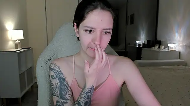 Snapshot of Sonia_moon_ chatting on October 18, 2025, 2:35 am Sonia moon online show from October 18, 2025, 2:35 am