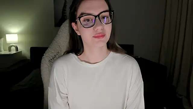 Snapshot of Sonia_moon_ chatting on March 5, 2025, 1:21 am Sonia moon online show from March 5, 2025, 1:21 am