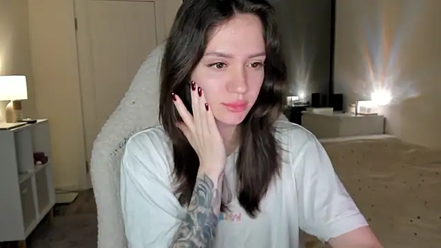 Snapshot of Sonia_moon_ chatting on October 28, 2025, 2:56 am Sonia moon online show from October 28, 2025, 2:56 am