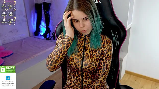 Latex Kitty online show from February 5, 2025, 5:20 pm