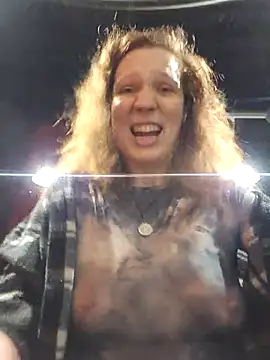 Exhibitionsplit online show from March 11, 2026, 10:48 pm