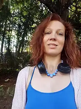 Snapshot of Exhibitionsplit chatting on September 29, 2025, 11:49 am Exhibitionsplit online show from September 29, 2025, 11:49 am