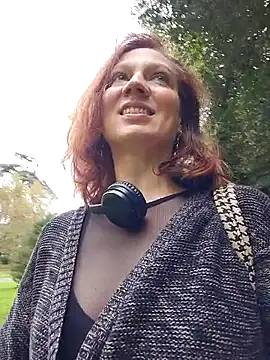 Snapshot of Exhibitionsplit chatting on October 31, 2025, 10:34 am Exhibitionsplit online show from October 31, 2025, 10:34 am