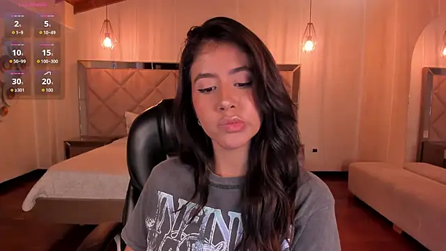 Snapshot of SussanElliot chatting on October 5, 2025, 11:23 am SussanElliot online show from October 5, 2025, 11:23 am