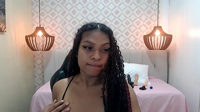 Snapshot of Naomi_Tylers chatting on September 24, 2025, 11:32 pm Naomi Tylers online show from September 24, 2025, 11:32 pm