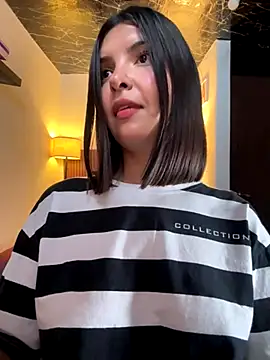 Snapshot of FoxyMx chatting on October 18, 2025, 4:03 am FoxyMx online show from October 18, 2025, 4:03 am