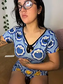 violet-333 online show from July 8, 2026, 10:16 am
