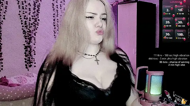 strawberry elfcat online show from June 21, 2026, 9:53 pm