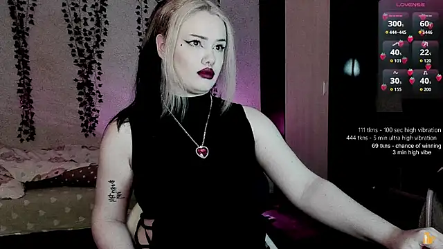 strawberry elfcat online show from April 16, 2026, 2:34 am