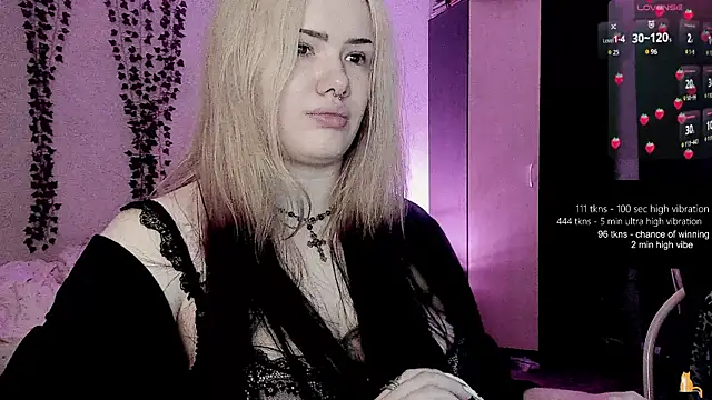 strawberry elfcat online show from June 11, 2026, 2:53 am