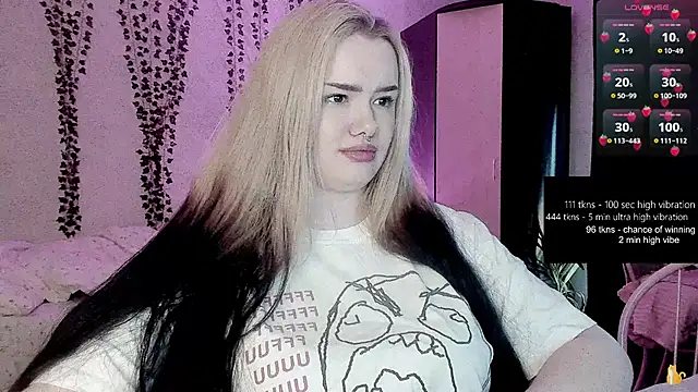 strawberry elfcat online show from June 2, 2026, 2:33 am