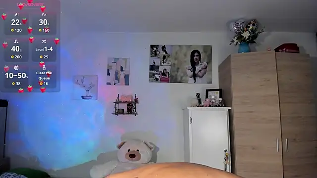 VeronikaOlsen online show from September 25, 2025, 12:33 pm