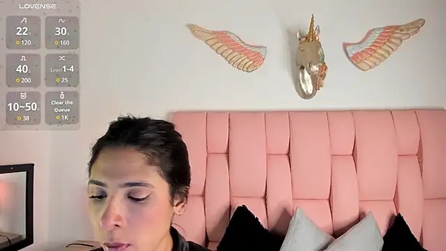 Snapshot of VeronikaOlsen chatting on March 1, 2025, 11:04 pm VeronikaOlsen online show from March 1, 2025, 11:04 pm