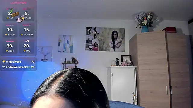 VeronikaOlsen online show from October 28, 2025, 1:43 pm