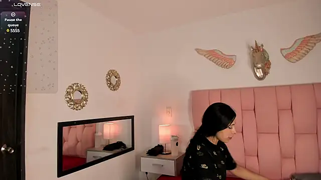 Snapshot of VeronikaOlsen chatting on February 14, 2025, 2:39 am VeronikaOlsen online show from February 14, 2025, 2:39 am